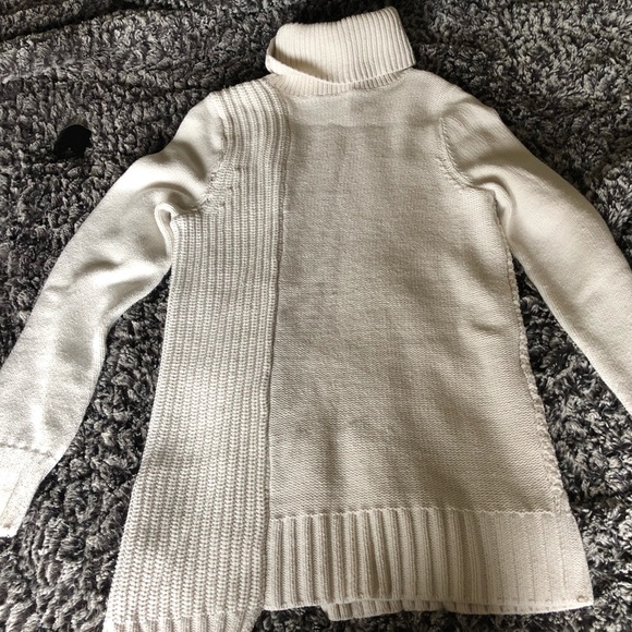 The Limited turtleneck sweater - Picture 3 of 5